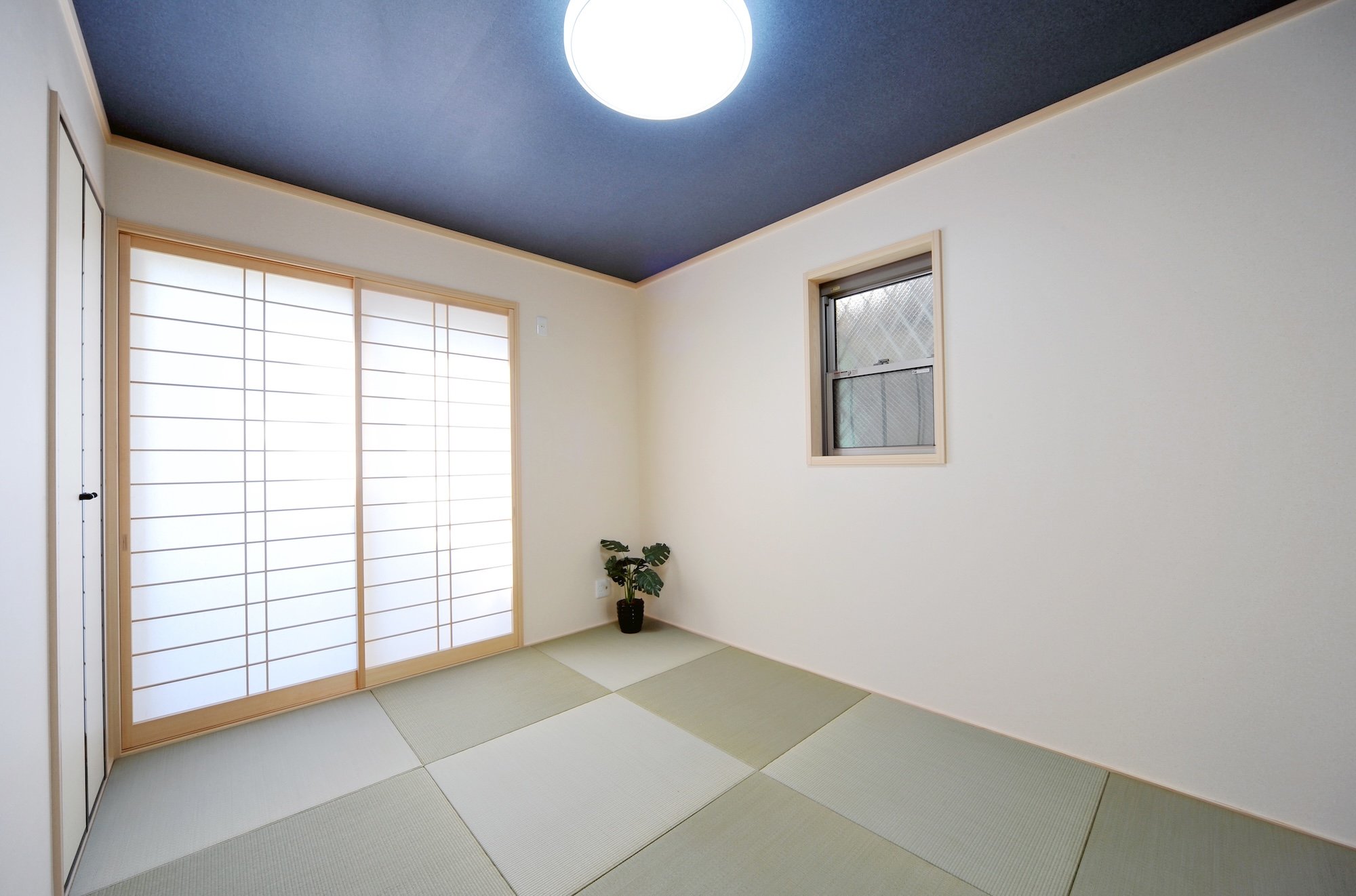 和モダンの要素を取り入れた部屋