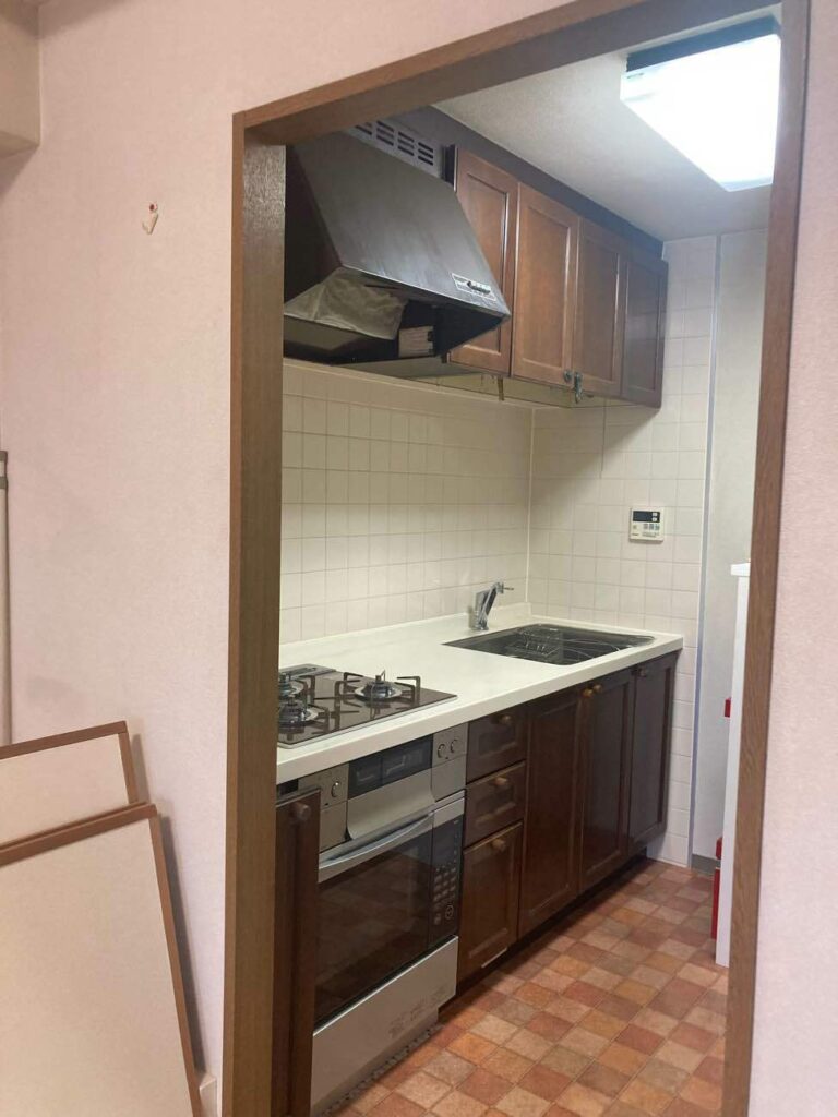 リフォーム前の独立キッチン