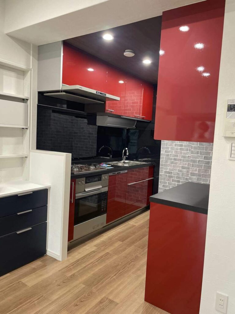 リフォームによってリビングダイニングとつながったキッチン