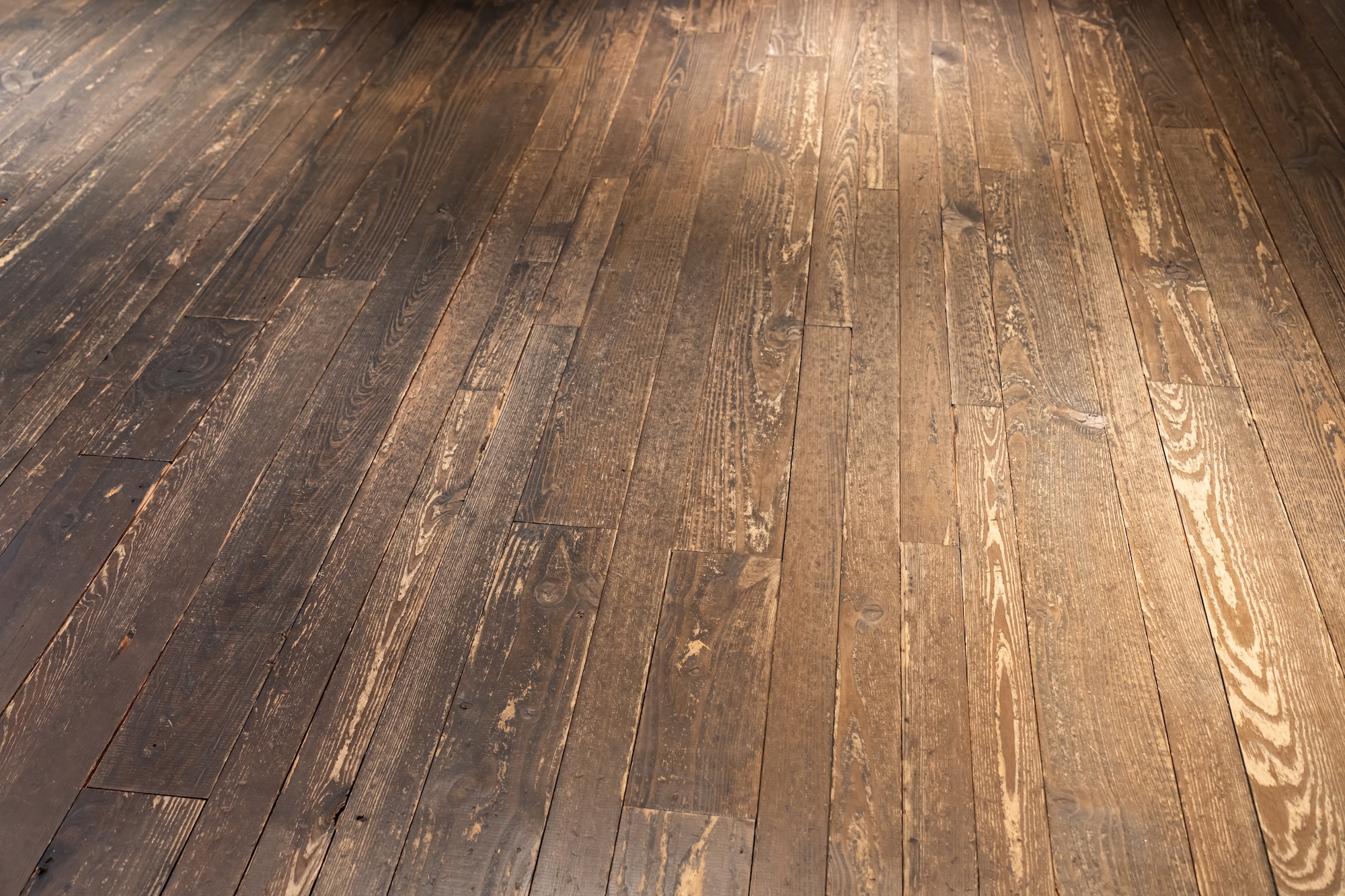 乱尺張りのフローリング