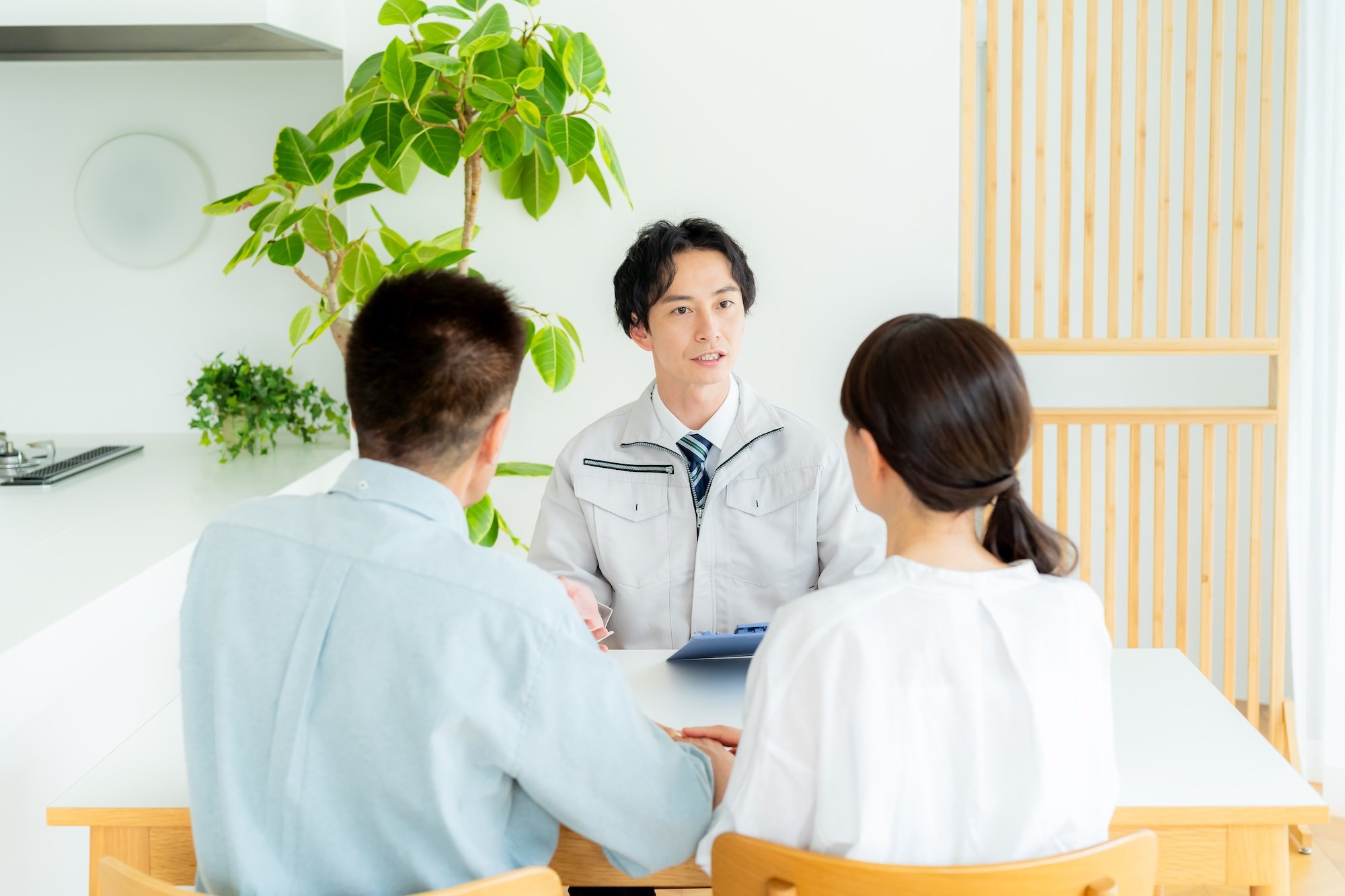 リフォームの打ち合わせ中の様子