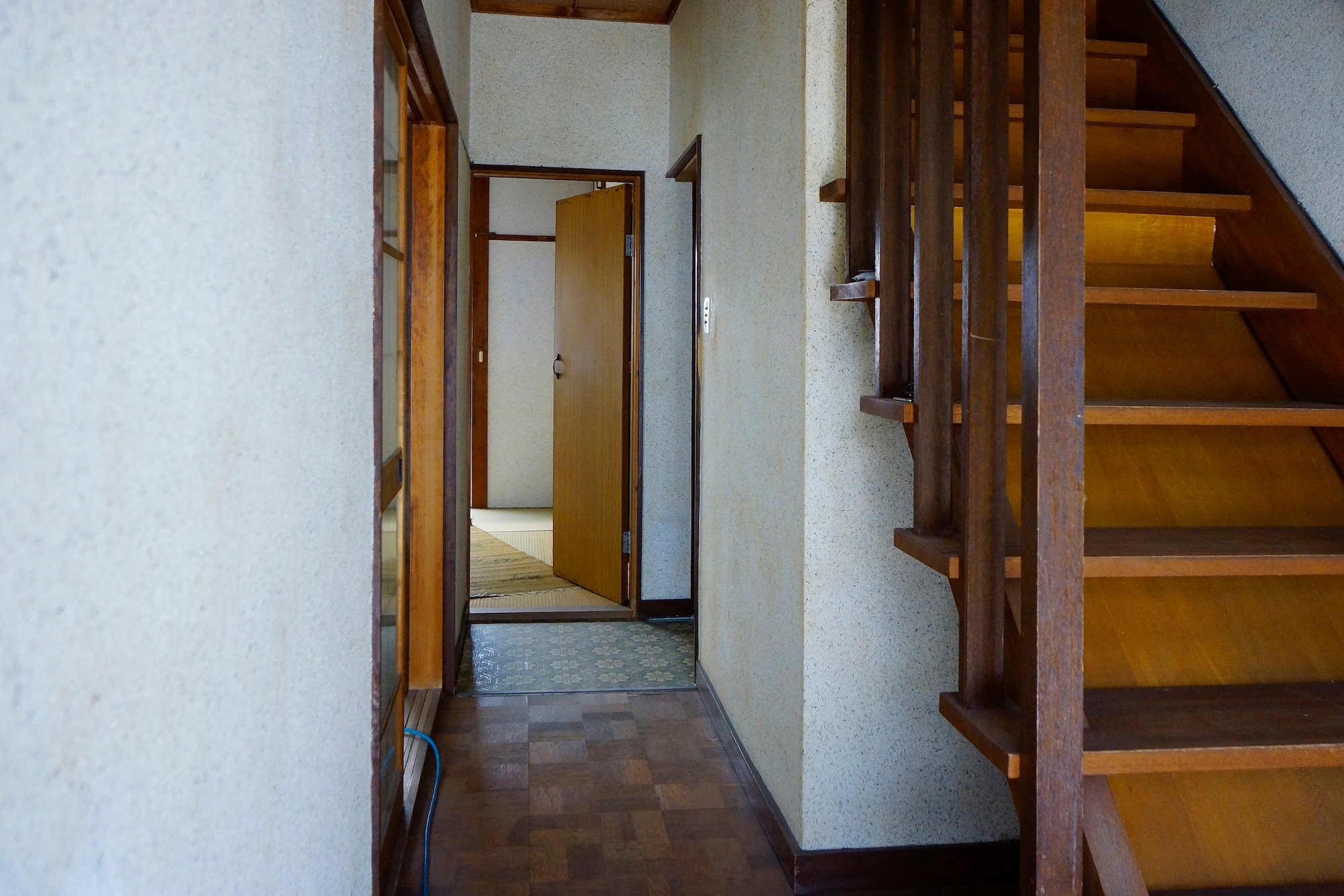 年季の入った階段